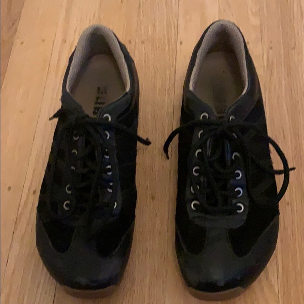 Tsubo black lace up sneakers